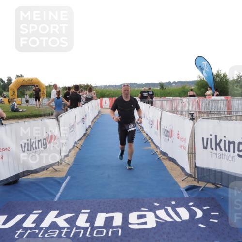 22.06.2025 - Viking Triathlon MichiJ http://msf.ph/oto/8112606 22.06.2025 16:25:23 Ziel 439 meine-sportfotos.de