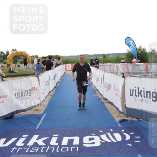 22.06.2025 - Viking Triathlon MichiJ http://msf.ph/oto/8112619 22.06.2025 16:25:23 Ziel 439 meine-sportfotos.de