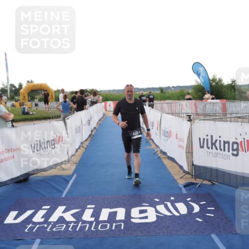 22.06.2025 - Viking Triathlon MichiJ http://msf.ph/oto/8112681 22.06.2025 16:25:24 Ziel 439 meine-sportfotos.de