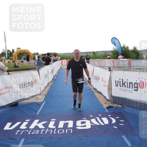 22.06.2025 - Viking Triathlon MichiJ http://msf.ph/oto/8112714 22.06.2025 16:25:24 Ziel 439 meine-sportfotos.de