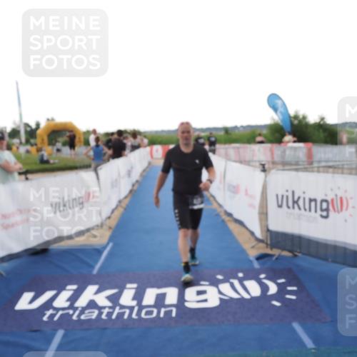 22.06.2025 - Viking Triathlon MichiJ http://msf.ph/oto/8112744 22.06.2025 16:25:24 Ziel 439 meine-sportfotos.de