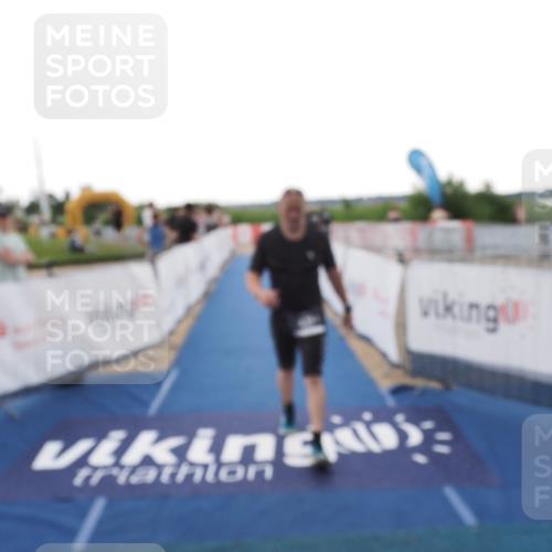 22.06.2025 - Viking Triathlon MichiJ http://msf.ph/oto/8112796 22.06.2025 16:25:25 Ziel 439 meine-sportfotos.de