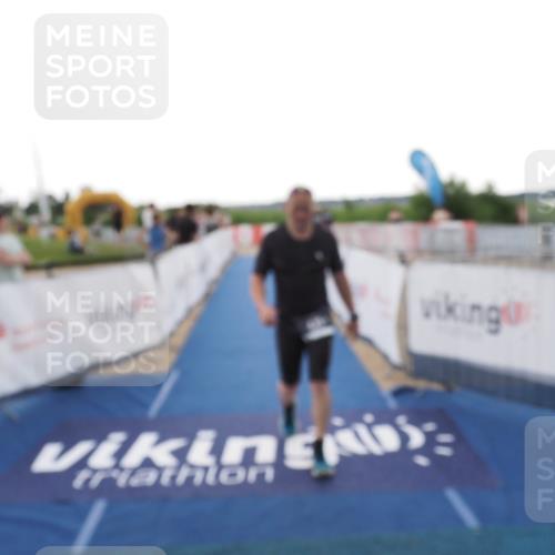 22.06.2025 - Viking Triathlon MichiJ http://msf.ph/oto/8112811 22.06.2025 16:25:25 Ziel 439 meine-sportfotos.de