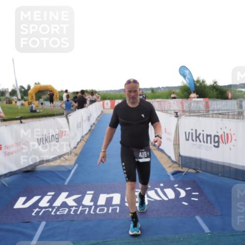 22.06.2025 - Viking Triathlon MichiJ http://msf.ph/oto/8112873 22.06.2025 16:25:26 Ziel 439 meine-sportfotos.de