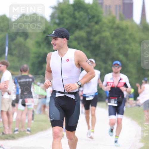 22.06.2025 - Viking Triathlon H.Heesch http://msf.ph/oto/8113564 22.06.2025 14:50:56 Laufen 12, 150, 276, 407, 555, 659 meine-sportfotos.de