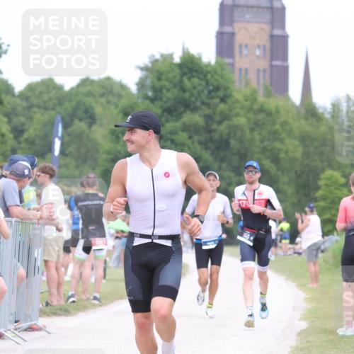 22.06.2025 - Viking Triathlon H.Heesch http://msf.ph/oto/8113576 22.06.2025 14:50:56 Laufen 12, 150, 276, 407, 555, 659 meine-sportfotos.de