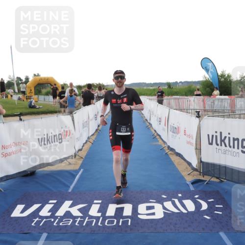 22.06.2025 - Viking Triathlon MichiJ http://msf.ph/oto/8113849 22.06.2025 16:25:46 Ziel 133 meine-sportfotos.de