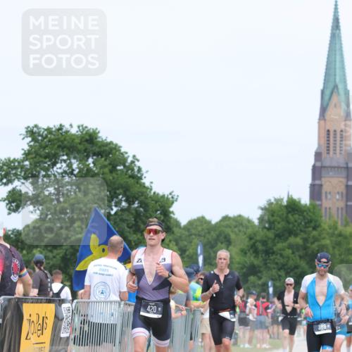 22.06.2025 - Viking Triathlon H.Heesch http://msf.ph/oto/8114011 22.06.2025 14:52:01 Laufen 288, 324, 389, 420 meine-sportfotos.de