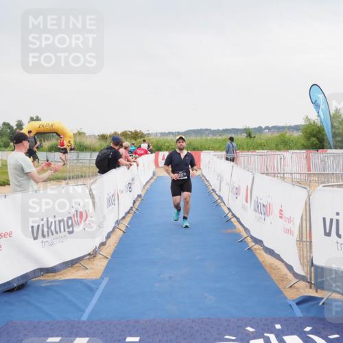 22.06.2025 - Viking Triathlon MichiJ http://msf.ph/oto/8114035 22.06.2025 16:44:58 Ziel 402 meine-sportfotos.de