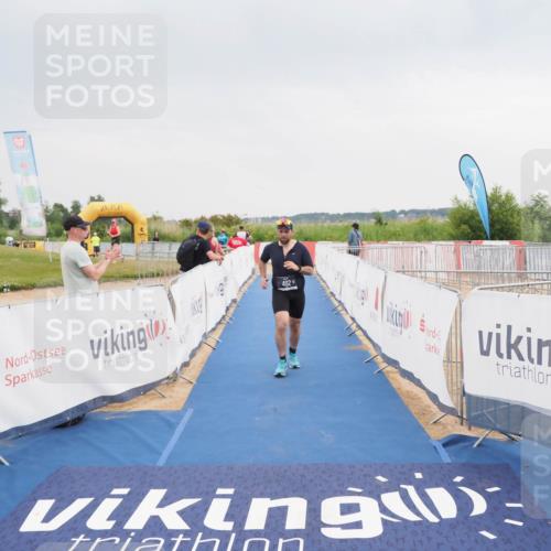 22.06.2025 - Viking Triathlon MichiJ http://msf.ph/oto/8114102 22.06.2025 16:44:58 Ziel 402 meine-sportfotos.de