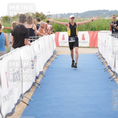 22.06.2025 - Viking Triathlon MichiJ http://msf.ph/oto/8114200 22.06.2025 16:26:10 Ziel 423 meine-sportfotos.de