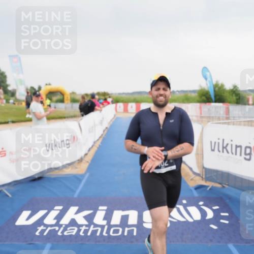 22.06.2025 - Viking Triathlon MichiJ http://msf.ph/oto/8114291 22.06.2025 16:45:01 Ziel 402 meine-sportfotos.de