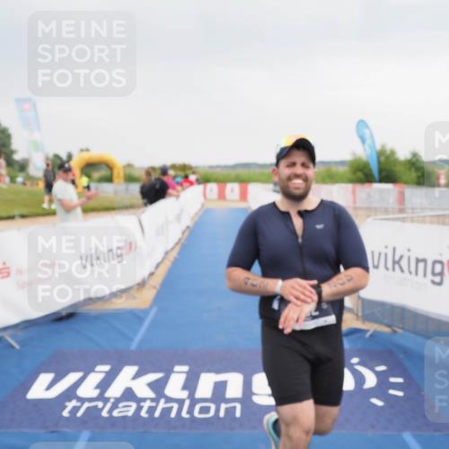 22.06.2025 - Viking Triathlon MichiJ http://msf.ph/oto/8114300 22.06.2025 16:45:01 Ziel 402 meine-sportfotos.de