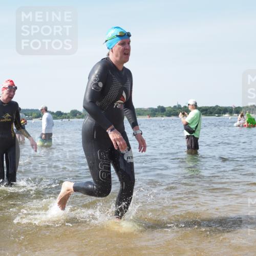 22.06.2025 - Viking Triathlon KatJ http://msf.ph/oto/8114302 22.06.2025 10:41:53 Schwimmen 58, 142, 159, 199, 221, 625 meine-sportfotos.de