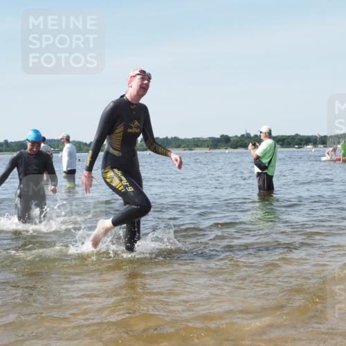 22.06.2025 - Viking Triathlon KatJ http://msf.ph/oto/8114332 22.06.2025 10:41:54 Schwimmen 58, 142, 159, 199, 221, 625 meine-sportfotos.de
