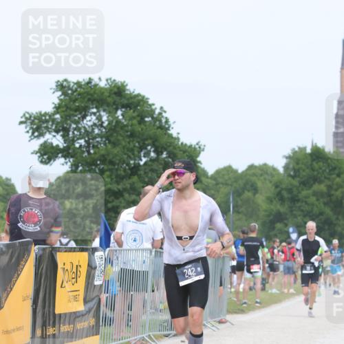 22.06.2025 - Viking Triathlon H.Heesch http://msf.ph/oto/8114390 22.06.2025 14:52:16 Laufen 101, 242, 553 meine-sportfotos.de