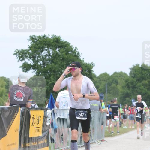 22.06.2025 - Viking Triathlon H.Heesch http://msf.ph/oto/8114404 22.06.2025 14:52:16 Laufen 101, 242, 553 meine-sportfotos.de
