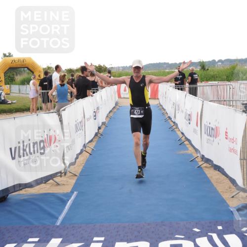 22.06.2025 - Viking Triathlon MichiJ http://msf.ph/oto/8114621 22.06.2025 16:26:13 Ziel 423 meine-sportfotos.de