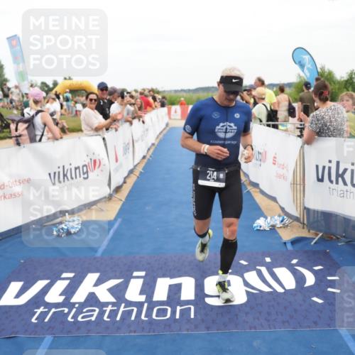 22.06.2025 - Viking Triathlon MichiJ http://msf.ph/oto/8114625 22.06.2025 15:05:15 Ziel 214 meine-sportfotos.de