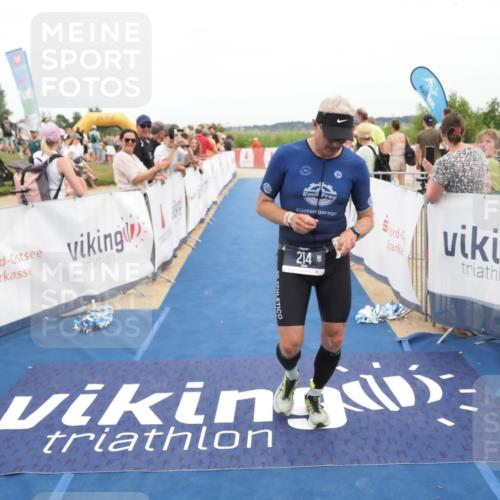 22.06.2025 - Viking Triathlon MichiJ http://msf.ph/oto/8114640 22.06.2025 15:05:15 Ziel 214 meine-sportfotos.de