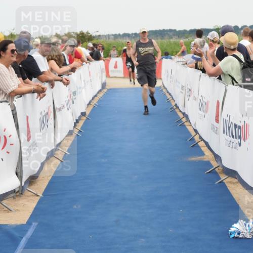 22.06.2025 - Viking Triathlon MichiJ http://msf.ph/oto/8114759 22.06.2025 15:05:26 Ziel 443 meine-sportfotos.de