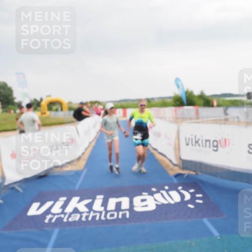 22.06.2025 - Viking Triathlon MichiJ http://msf.ph/oto/8114775 22.06.2025 16:46:02 Ziel 321 meine-sportfotos.de
