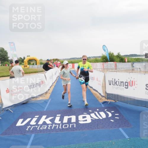 22.06.2025 - Viking Triathlon MichiJ http://msf.ph/oto/8114790 22.06.2025 16:46:02 Ziel 321 meine-sportfotos.de