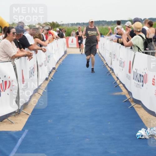 22.06.2025 - Viking Triathlon MichiJ http://msf.ph/oto/8114798 22.06.2025 15:05:26 Ziel 443 meine-sportfotos.de