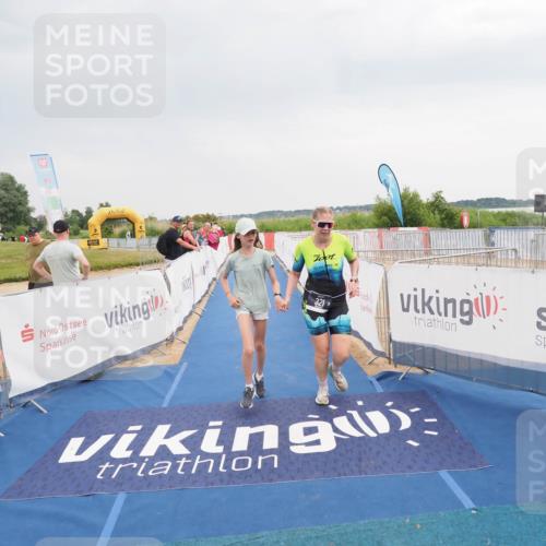 22.06.2025 - Viking Triathlon MichiJ http://msf.ph/oto/8114822 22.06.2025 16:46:02 Ziel 321 meine-sportfotos.de