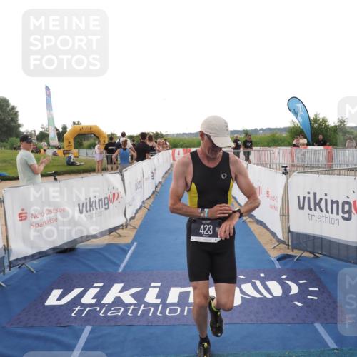 22.06.2025 - Viking Triathlon MichiJ http://msf.ph/oto/8114848 22.06.2025 16:26:15 Ziel 423 meine-sportfotos.de