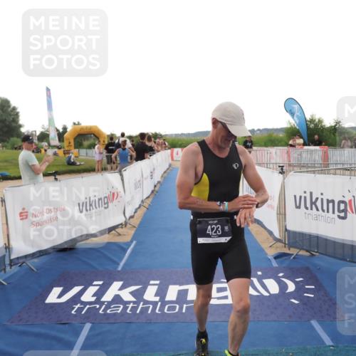22.06.2025 - Viking Triathlon MichiJ http://msf.ph/oto/8114864 22.06.2025 16:26:15 Ziel 423 meine-sportfotos.de