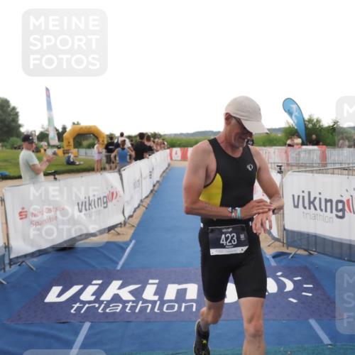 22.06.2025 - Viking Triathlon MichiJ http://msf.ph/oto/8114881 22.06.2025 16:26:15 Ziel 423 meine-sportfotos.de