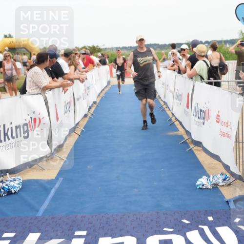 22.06.2025 - Viking Triathlon MichiJ http://msf.ph/oto/8114915 22.06.2025 15:05:27 Ziel 443 meine-sportfotos.de