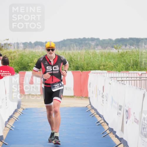 22.06.2025 - Viking Triathlon MichiJ http://msf.ph/oto/8114922 22.06.2025 16:46:37 Ziel 292 meine-sportfotos.de