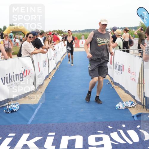 22.06.2025 - Viking Triathlon MichiJ http://msf.ph/oto/8115051 22.06.2025 15:05:28 Ziel 443 meine-sportfotos.de