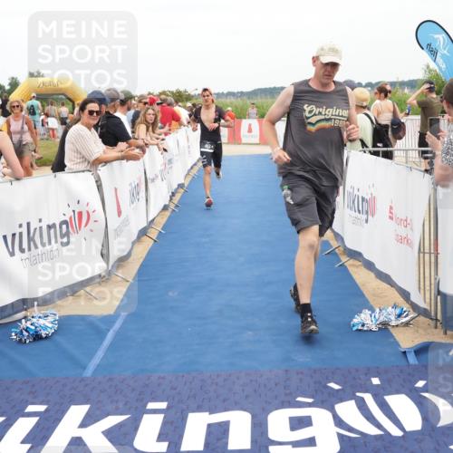 22.06.2025 - Viking Triathlon MichiJ http://msf.ph/oto/8115073 22.06.2025 15:05:28 Ziel 443 meine-sportfotos.de