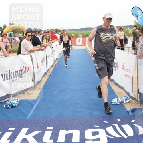 22.06.2025 - Viking Triathlon MichiJ http://msf.ph/oto/8115090 22.06.2025 15:05:29 Ziel 443 meine-sportfotos.de