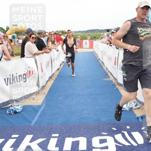 22.06.2025 - Viking Triathlon MichiJ http://msf.ph/oto/8115129 22.06.2025 15:05:29 Ziel 443 meine-sportfotos.de