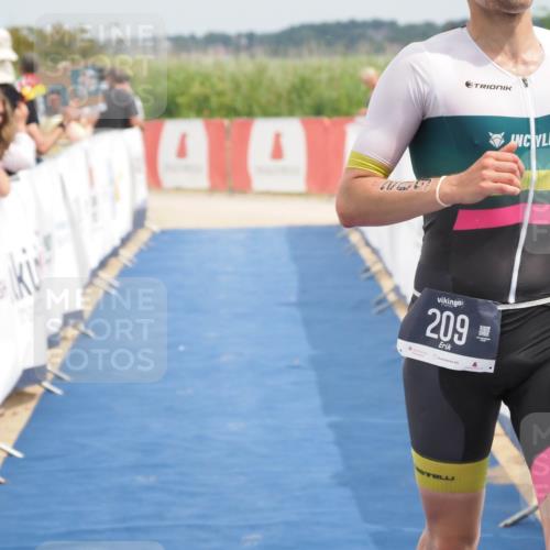 22.06.2025 - Viking Triathlon MichiJ http://msf.ph/oto/8115150 22.06.2025 14:55:15 Ziel 209 meine-sportfotos.de