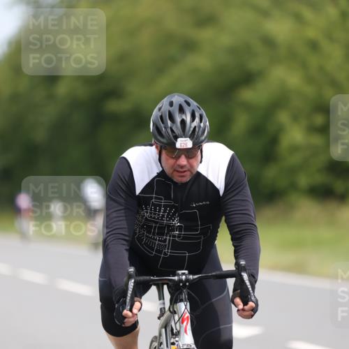 22.06.2025 - Viking Triathlon Yannick Fuchs http://msf.ph/oto/8115152 22.06.2025 12:16:55 Radfahren 1, 17, 455, 538, 626 meine-sportfotos.de