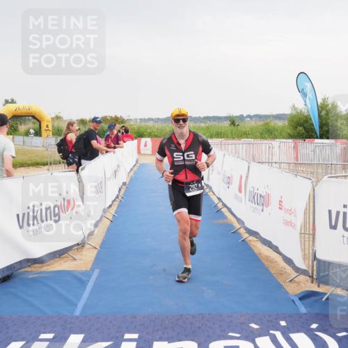 22.06.2025 - Viking Triathlon MichiJ http://msf.ph/oto/8115310 22.06.2025 16:46:40 Ziel 292 meine-sportfotos.de