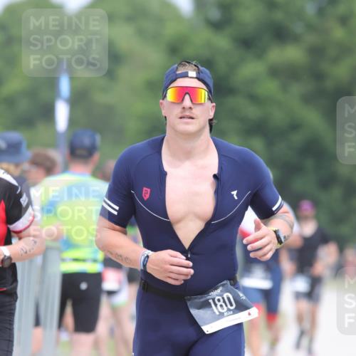 22.06.2025 - Viking Triathlon H.Heesch http://msf.ph/oto/8115386 22.06.2025 14:53:21 Laufen 142, 180, 329 meine-sportfotos.de