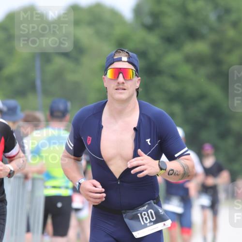 22.06.2025 - Viking Triathlon H.Heesch http://msf.ph/oto/8115391 22.06.2025 14:53:21 Laufen 142, 180, 329 meine-sportfotos.de
