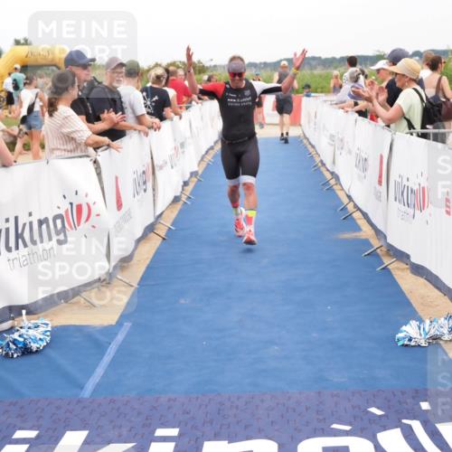 22.06.2025 - Viking Triathlon MichiJ http://msf.ph/oto/8115531 22.06.2025 15:05:45 Ziel 491, 492 meine-sportfotos.de