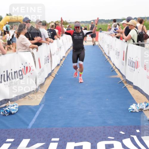 22.06.2025 - Viking Triathlon MichiJ http://msf.ph/oto/8115542 22.06.2025 15:05:45 Ziel 491, 492 meine-sportfotos.de