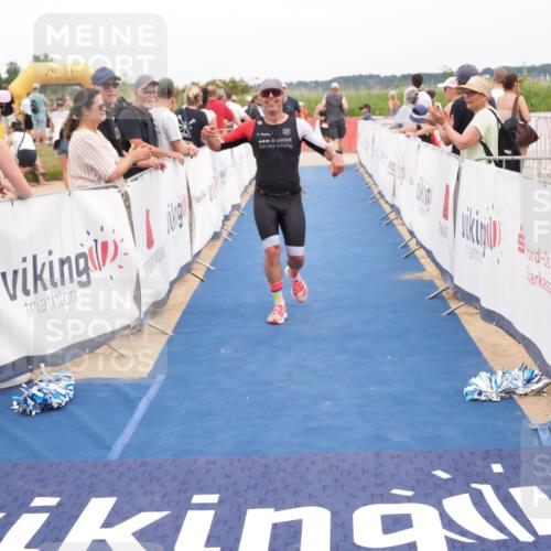 22.06.2025 - Viking Triathlon MichiJ http://msf.ph/oto/8115578 22.06.2025 15:05:45 Ziel 491, 492 meine-sportfotos.de