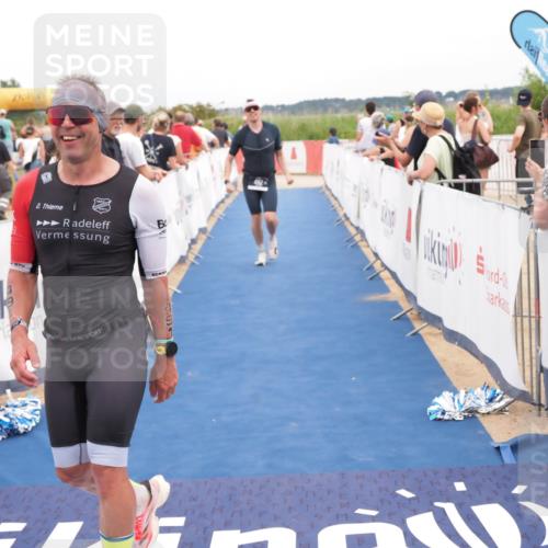 22.06.2025 - Viking Triathlon MichiJ http://msf.ph/oto/8115609 22.06.2025 15:05:48 Ziel 491, 492 meine-sportfotos.de