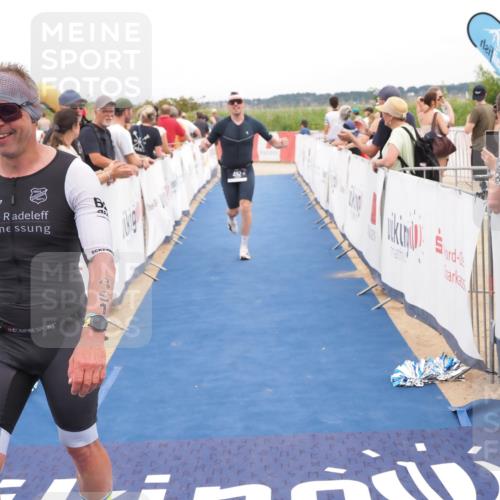 22.06.2025 - Viking Triathlon MichiJ http://msf.ph/oto/8115634 22.06.2025 15:05:48 Ziel 491, 492 meine-sportfotos.de