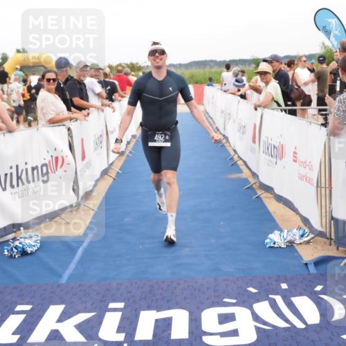 22.06.2025 - Viking Triathlon MichiJ http://msf.ph/oto/8115814 22.06.2025 15:05:49 Ziel 491, 492 meine-sportfotos.de