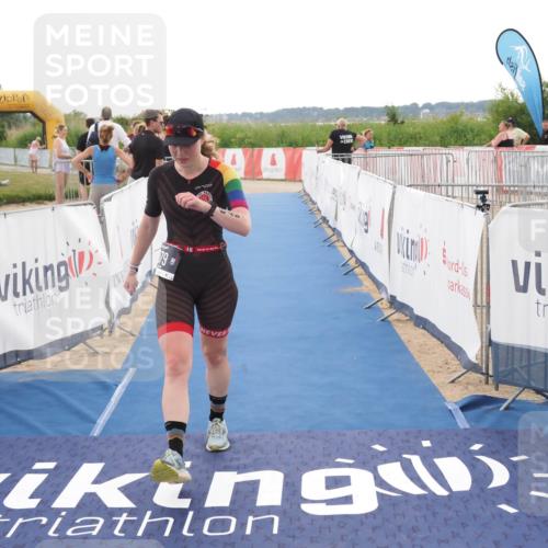 22.06.2025 - Viking Triathlon MichiJ http://msf.ph/oto/8116055 22.06.2025 16:26:46 Ziel 379 meine-sportfotos.de